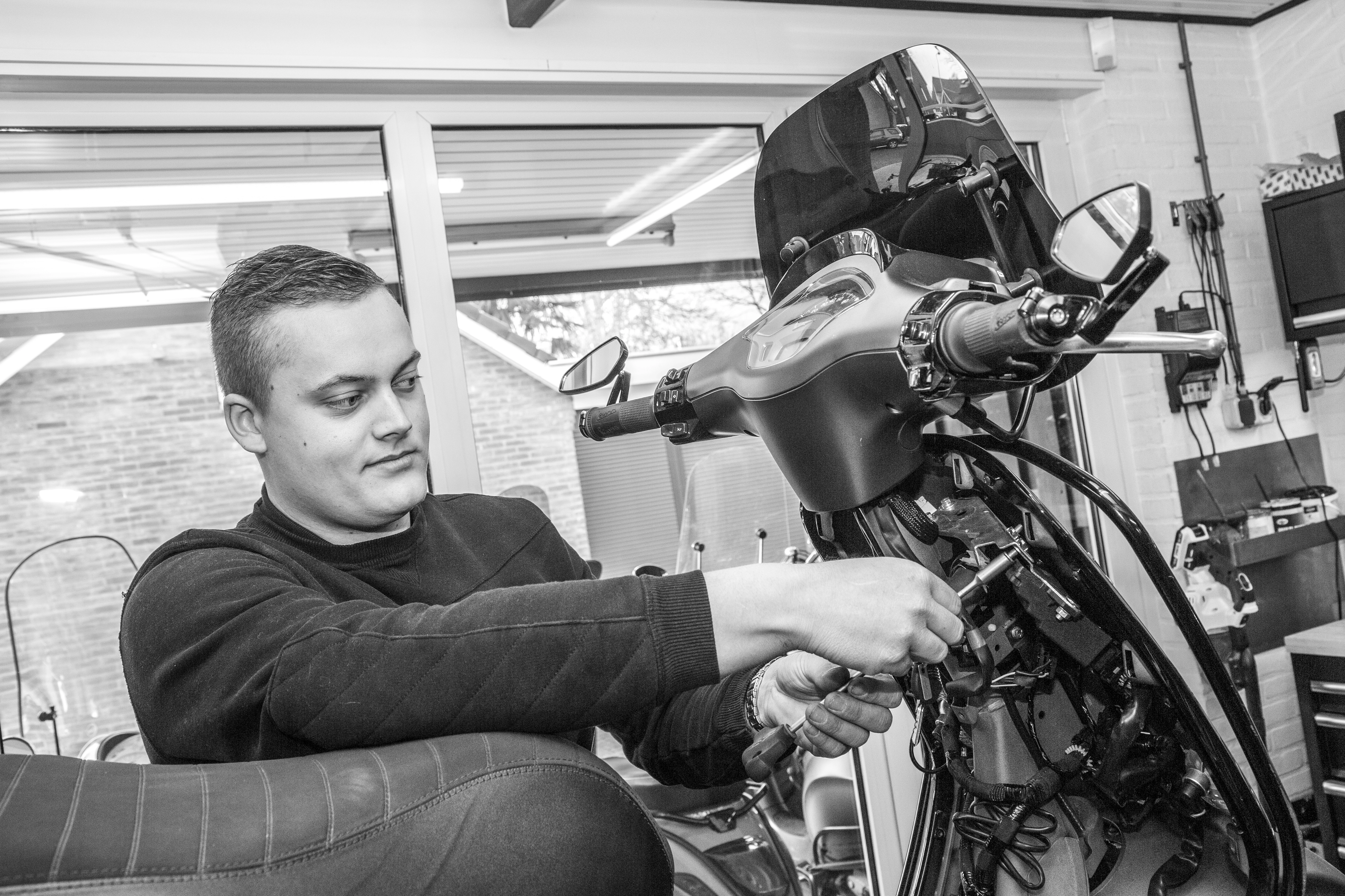 Super Soco elektrische scooters bij dealer Ogier Tweewielers Weert